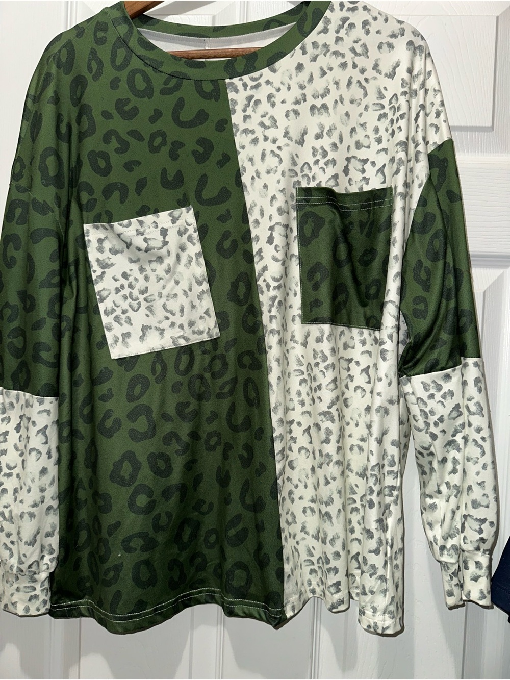 SHEIN Green and White Leopard Print Long Sleeve Tee